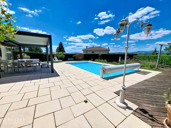 Coup de cœur assuré sur ce bien d'exception de 180 m² sur 1000 m² paysagé / 5 chambres