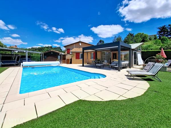 Coup de cœur assuré sur ce bien d'exception de 180 m² sur 1000 m² paysagé / 5 chambres