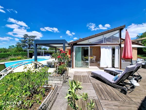 Coup de cœur assuré sur ce bien d'exception de 180 m² sur 1000 m² paysagé / 5 chambres