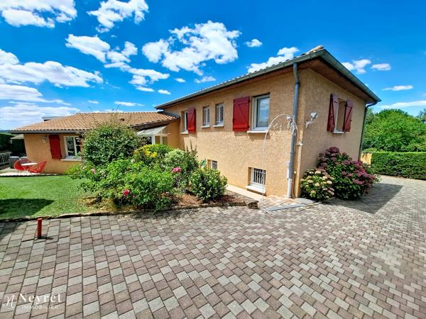 Coup de cœur assuré sur ce bien d'exception de 180 m² sur 1000 m² paysagé / 5 chambres
