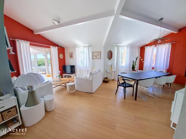 Coup de cœur assuré sur ce bien d'exception de 180 m² sur 1000 m² paysagé / 5 chambres