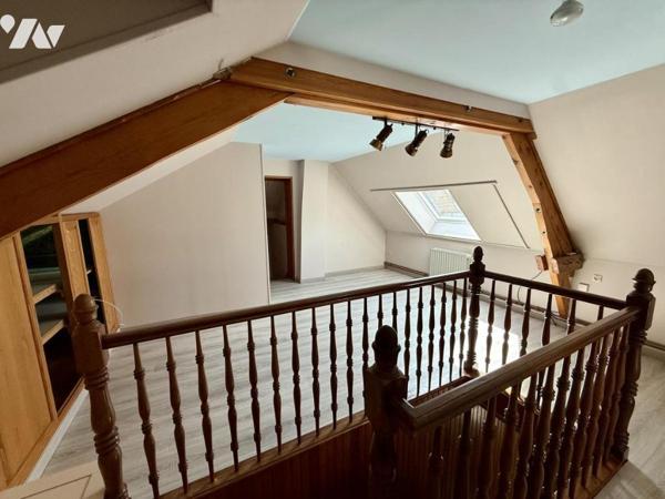 Maison en briques au coeur du village avec jardin et garage