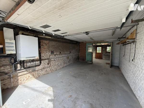 Maison en briques au coeur du village avec jardin et garage