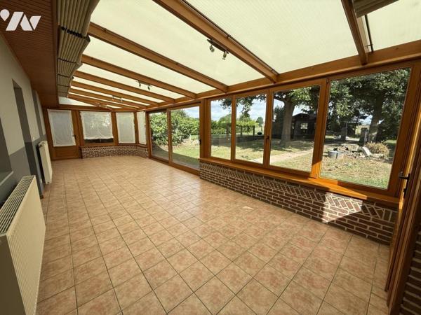 Maison en briques au coeur du village avec jardin et garage