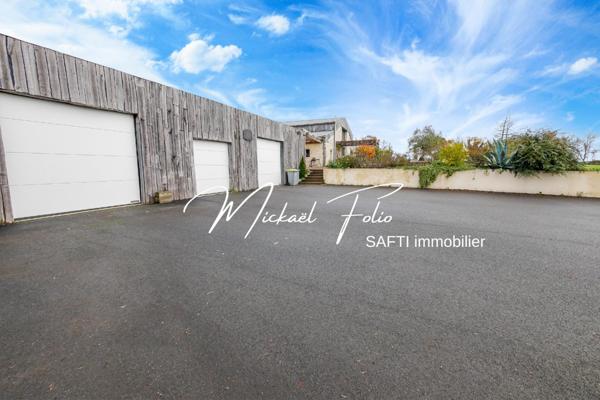 Grange rénovée de 256 m² - Piscine intérieur chauffée - 6 225 m² de terrain