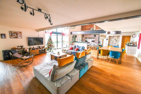 Grange rénovée de 256 m² - Piscine intérieur chauffée - 6 225 m² de terrain