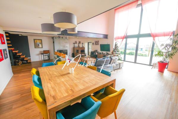 Grange rénovée de 256 m² - Piscine intérieur chauffée - 6 225 m² de terrain