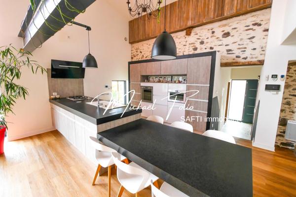 Grange rénovée de 256 m² - Piscine intérieur chauffée - 6 225 m² de terrain