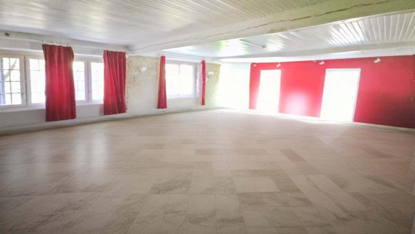(95000) CERGY  - Hôtel restaurant en finition travaux 3.603 m² HAM terrain 15.262 m²