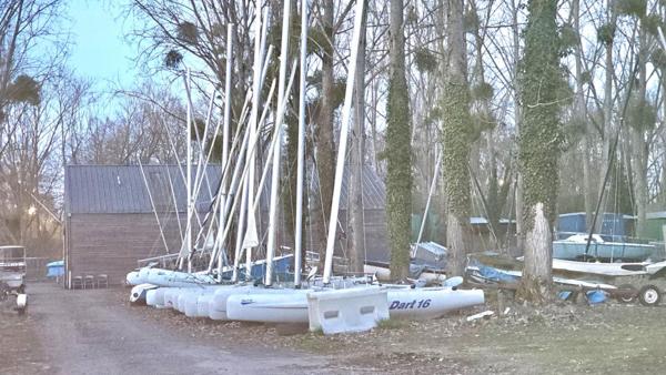 (95000) CERGY  - Hôtel restaurant en finition travaux 3.603 m² HAM terrain 15.262 m²