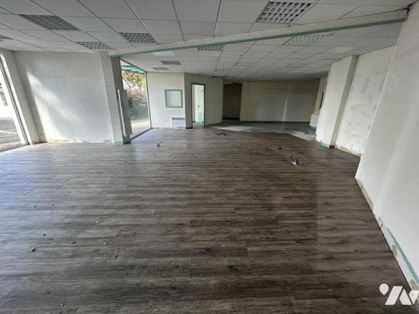 local commercial plein centre d'Hillion