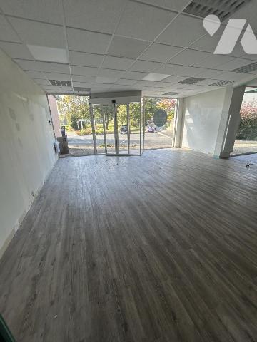 local commercial plein centre d'Hillion