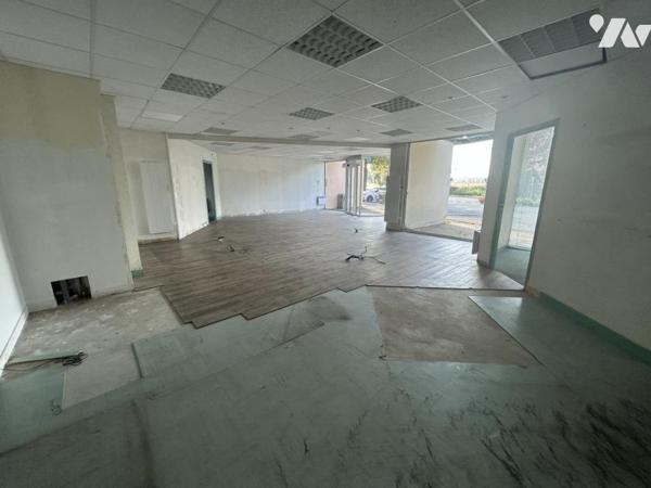 local commercial plein centre d'Hillion