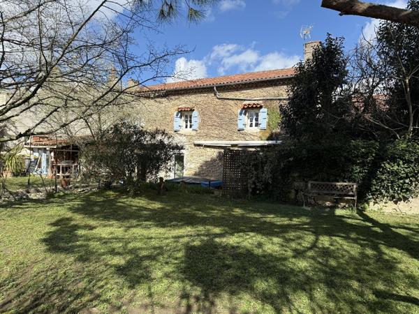 Maison de village magnifiquement rénovée avec jardin Condom