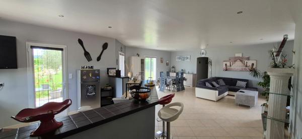 Maison à vendre 6 pièces SAINTE LIVRADE SUR LOT (47)Sainte-Livrade-sur-Lot – Belle propriété familiale sur 3 000 m² de terrain arboré