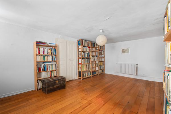 Gex (01170) Maison de ville - 5 chambres et local commercial