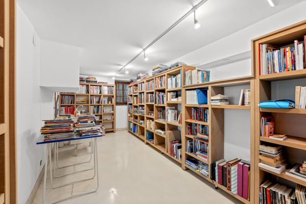 Gex (01170) Maison de ville - 5 chambres et local commercial