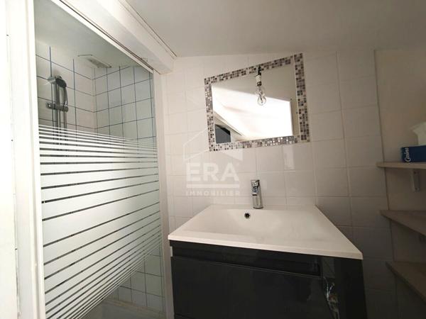 Maison fond de cour Marseille 5ème  + jardin et stationnement