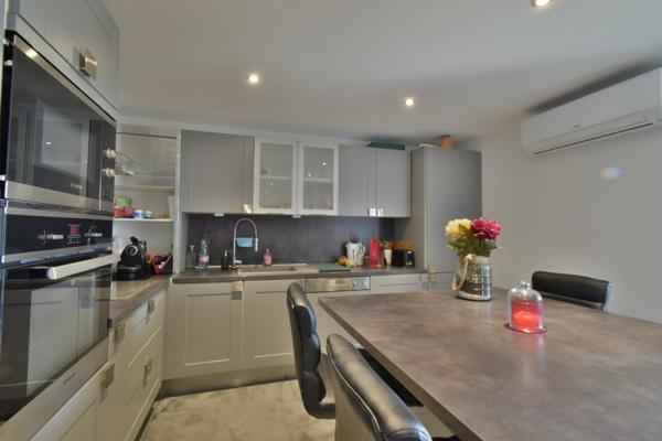 Fréjus (83600) A louer grand studio rénové avec loggia, parking et cave