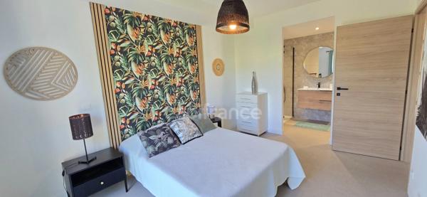 Appartement à vendre 4 pièces BANDOL (83) + 2 parkings + terrasse