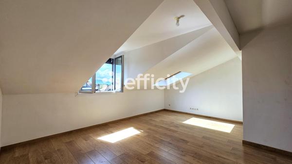 Appartement
         4 pièces
        - 107 m² 400 000 € *