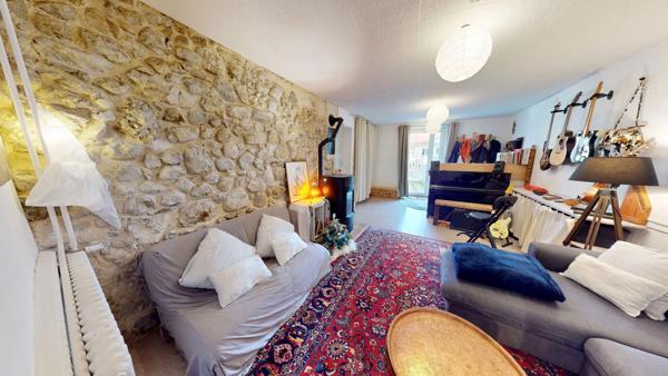 Charmante Maison en Pierre au coeur du village de Saint Maurice de Rotherens