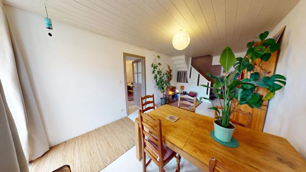 Charmante Maison en Pierre au coeur du village de Saint Maurice de Rotherens