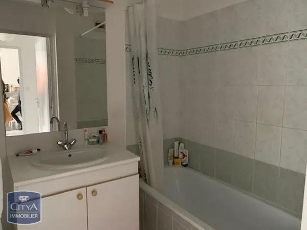 Appartement à louer 3 pièces 65.88m² Poitiers (86000)