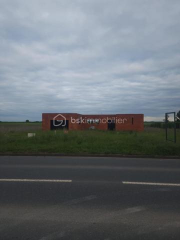 A saisir sur la commune de Ascoux un terrain avec départ de construction viabilisé la parcelle est de 1400m2 peut être divisible et constructible.