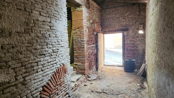 RARE :  cave ou futur appartement