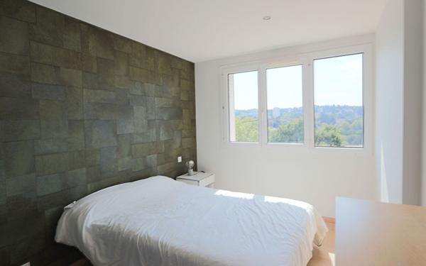 Appartement à louer    1 pièce •  Écully