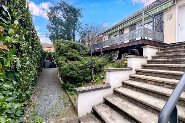 Maison
         6 pièces
        - 90 m² Exclusivité 176 000 € *