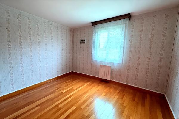 Maison
         6 pièces
        - 90 m² Exclusivité 176 000 € *