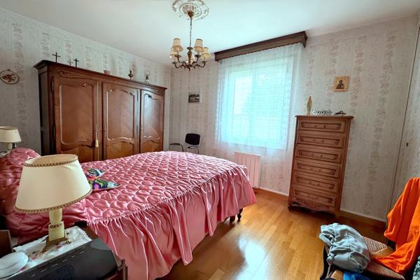 Maison
         6 pièces
        - 90 m² Exclusivité 176 000 € *