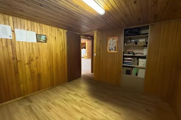 Maison
         6 pièces
        - 90 m² Exclusivité 176 000 € *