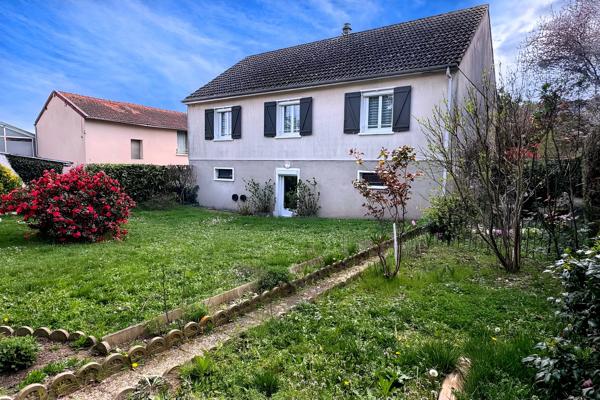 Maison
         6 pièces
        - 90 m² Exclusivité 176 000 € *