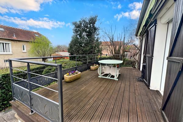 Maison
         6 pièces
        - 90 m² Exclusivité 176 000 € *
