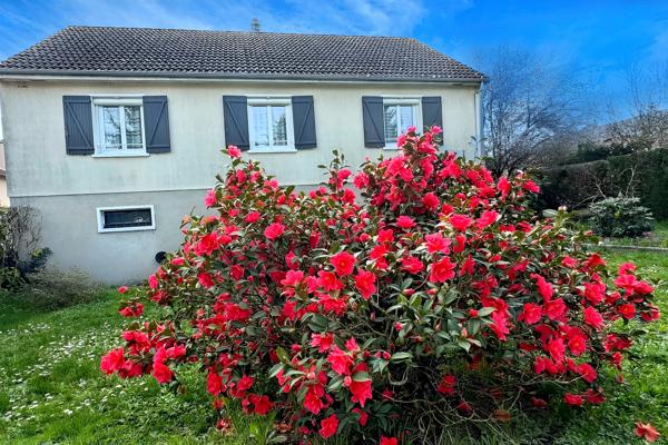 Maison
         6 pièces
        - 90 m² Exclusivité 176 000 € *