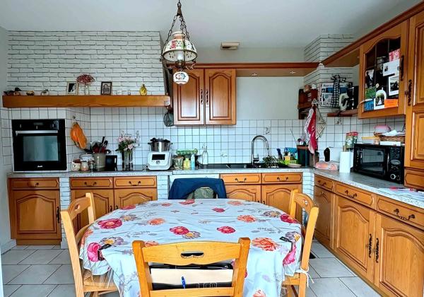 Maison
         6 pièces
        - 90 m² Exclusivité 176 000 € *
