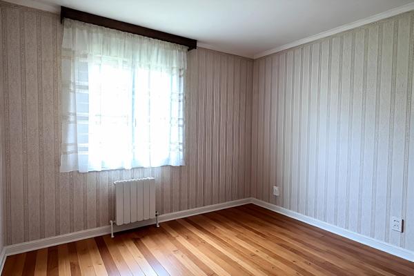 Maison
         6 pièces
        - 90 m² Exclusivité 176 000 € *