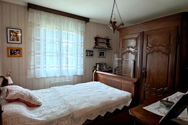 Maison
         6 pièces
        - 90 m² Exclusivité 176 000 € *
