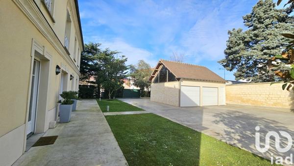 Maison 10 pièces de 350 m² à Le Vésinet (78110)