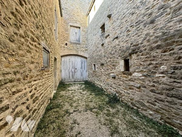 Maison avec dépendances