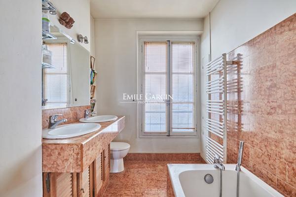 A vendre - appartement -  Paris 75003 -  Dernier étage - Vue dégagée - Proche place des Vosges