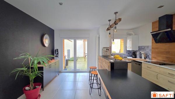 Belle maison T4 rénovée, en centre ville avec cour et garage