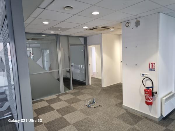Lys-lez-Lannoy (59390) Lys-Lez-Lannoy local commercial de 150m² en location