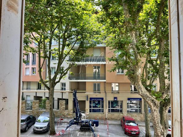 Étage complet d'un immeuble- 9 lots