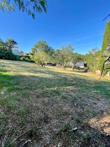 Terrain à 2km du centre ville