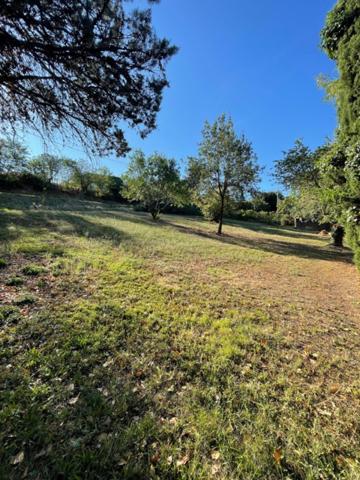 Terrain à 2km du centre ville