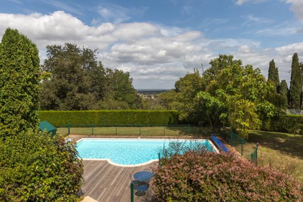 Propriété d’architecte au coeur d’un parc arboré